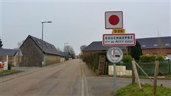Entr�e du village de Gouchaupr� - Petit-Caux